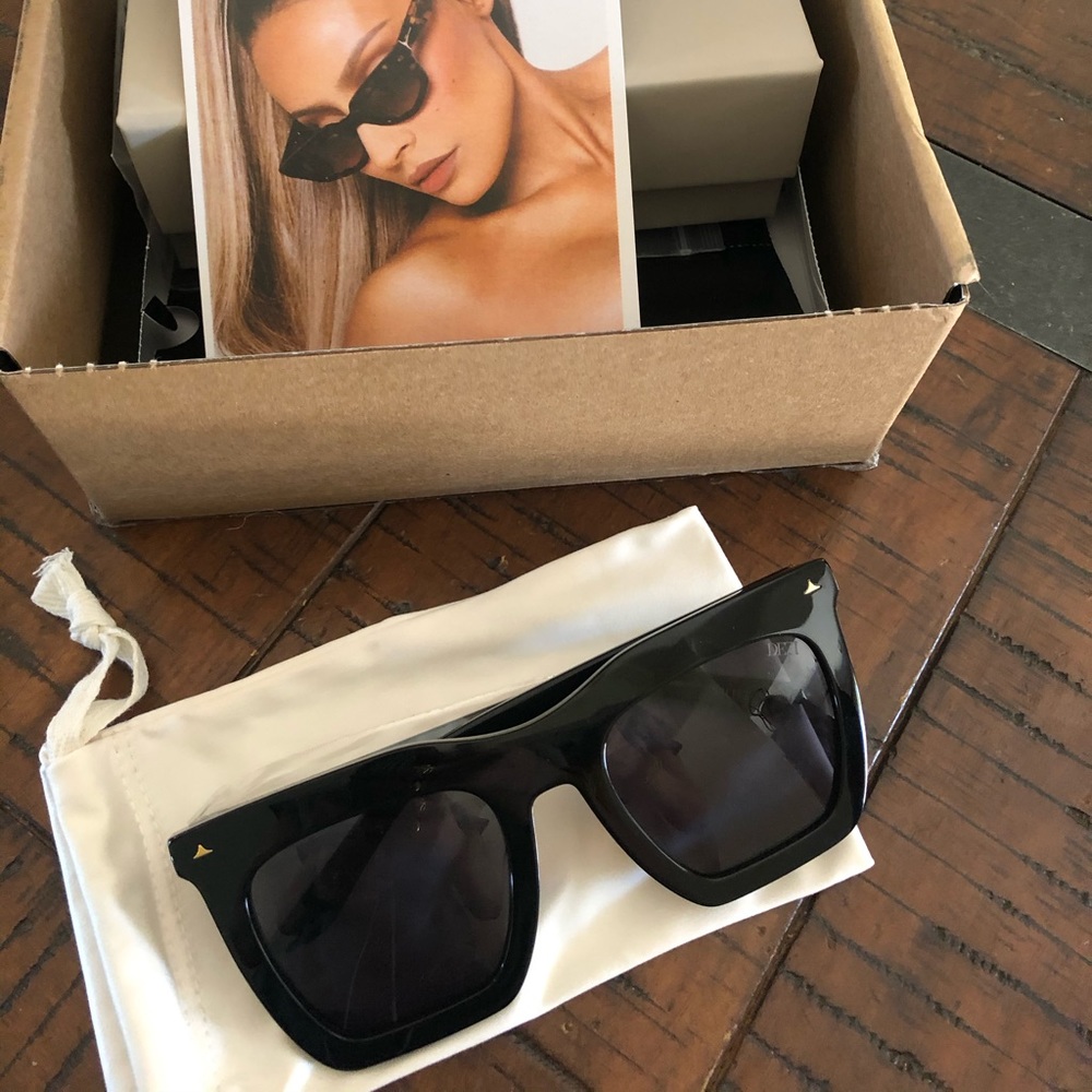 Dezi Fall Back Sunglasses